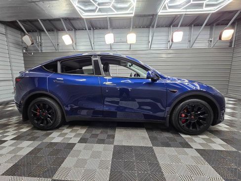 Used 2025 Tesla Model Y Long Range AWD/4WD image 9