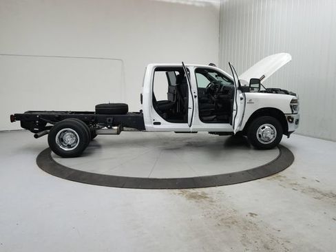 New 2026 RAM 3500 Tradesman w/ Chrome Appearance Group A AWD/4WD image 16