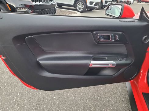 Used 2017 Ford Mustang Coupe image 7