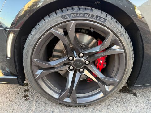 Used 2019 Chevrolet Camaro SS RWD image 11