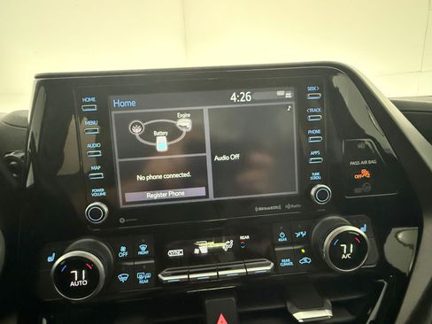 Used 2021 Toyota Highlander XLE FWD image 23