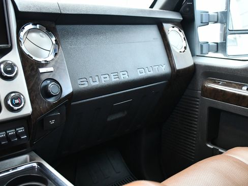 Used 2014 Ford F250 Platinum w/ FX4 Off-Road Package image 27