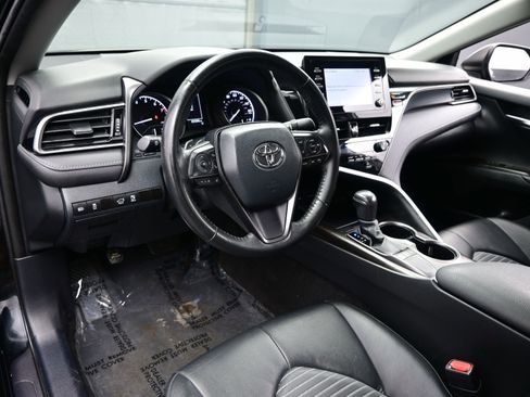 Used 2024 Toyota Camry SE image 13