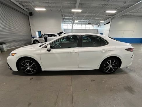 Used 2023 Toyota Camry SE FWD image 5