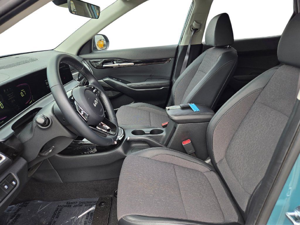 Certified 2025 Kia Seltos S FWD image 18