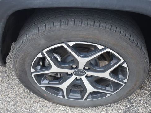 Used 2025 Jeep Compass Limited image 14