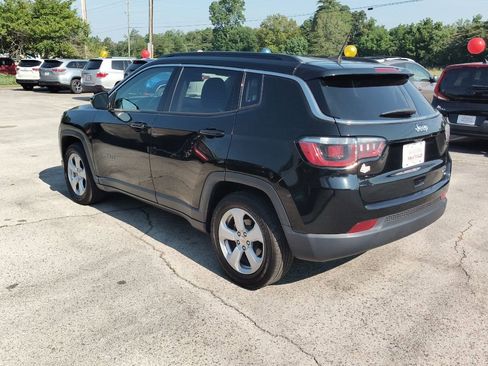 Used 2019 Jeep Compass Latitude image 3