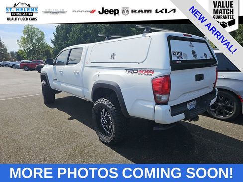 Used 2017 Toyota Tacoma TRD Off-Road w/ Premium & Technology Package image 5
