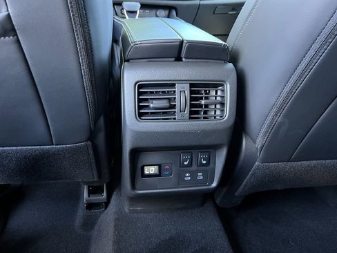 Certified 2024 Nissan Rogue Platinum w/ Platinum Premium Package FWD image 24