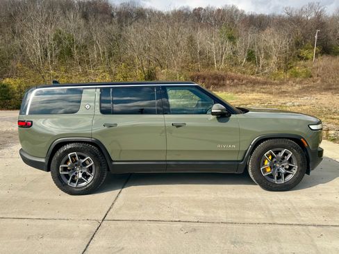 Used 2024 Rivian R1S Launch Edition image 7