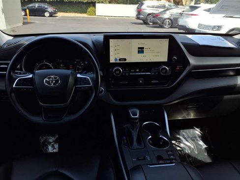 Used 2023 Toyota Highlander XLE w/ Protection Package #3 (TMS) AWD/4WD image 21