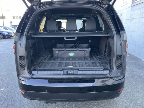 Used 2024 Land Rover Discovery Dynamic SE image 39