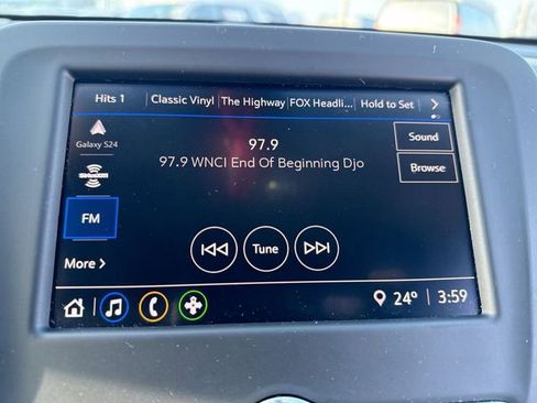 Used 2023 Chevrolet Equinox LT image 16