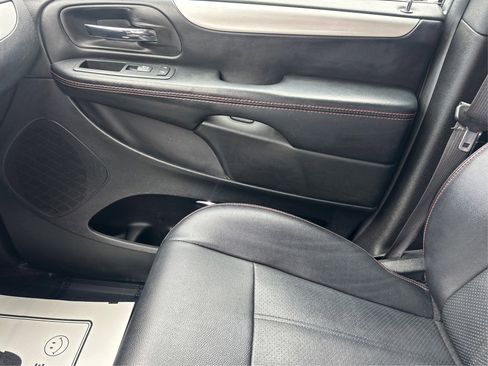 Used 2017 Dodge Grand Caravan GT image 29