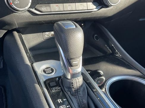 Used 2024 Nissan Altima 2.5 SV image 21