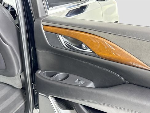Used 2018 Cadillac Escalade Premium Luxury image 29