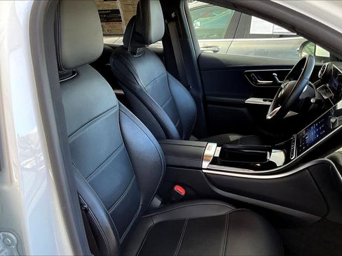 Used 2024 Mercedes-Benz GLC 300 4MATIC image 8