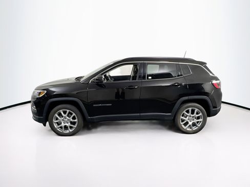 Used 2022 Jeep Compass Latitude AWD/4WD image 8