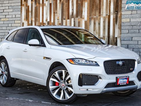 Used 2017 Jaguar F-PACE S image 9