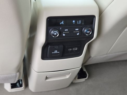 Used 2023 GMC Acadia Denali w/ Denali Ultimate Package FWD image 12