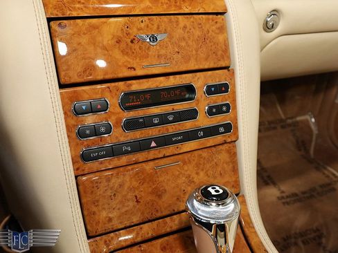 Used 2010 Bentley Azure T RWD image 27