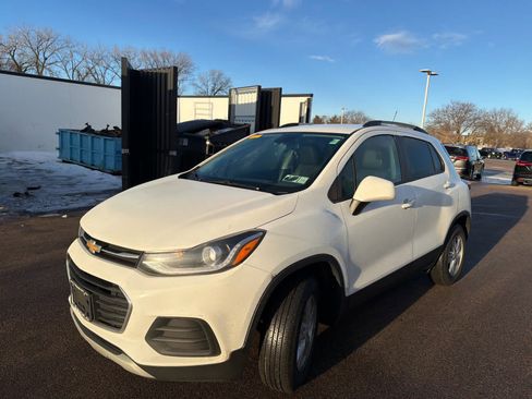 Used 2022 Chevrolet Trax LT w/ LT Convenience Package image 7