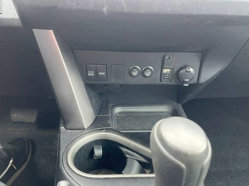 Used 2016 Toyota RAV4 LE AWD/4WD image 17