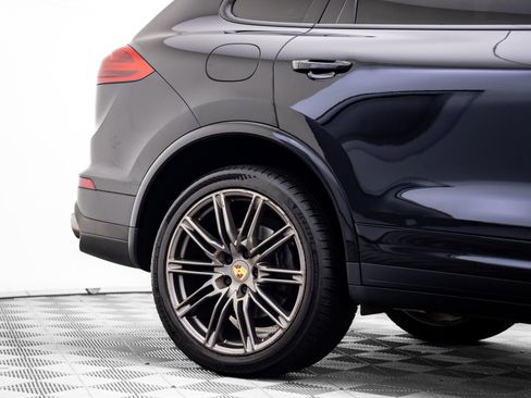 Certified 2017 Porsche Cayenne Platinum Edition image 33