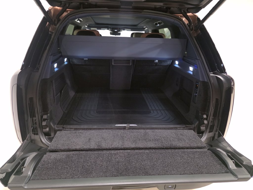 New 2026 Land Rover Range Rover SV AWD/4WD image 9