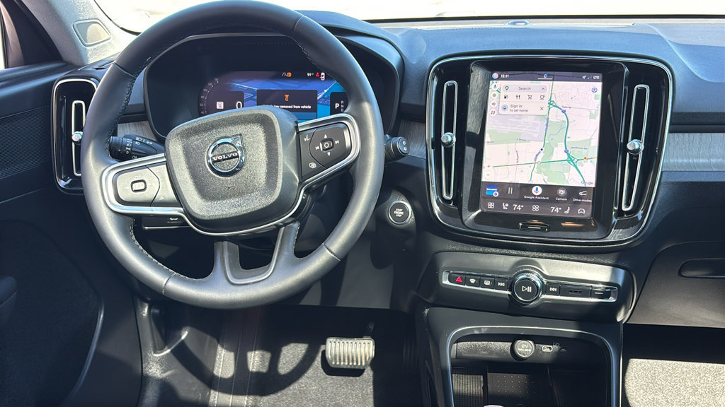 Certified 2024 Volvo XC40 B5 Plus w/ Climate Package AWD/4WD image 7