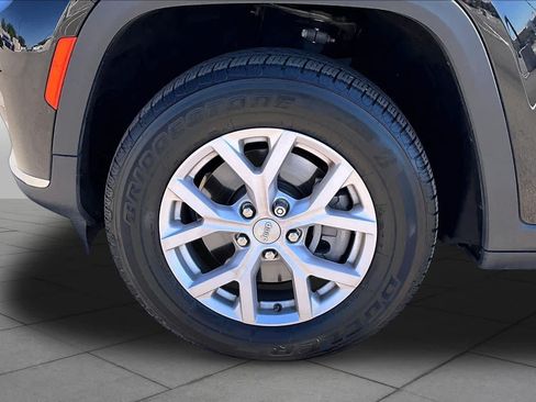 Used 2022 Jeep Grand Cherokee L Limited AWD/4WD image 11