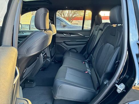 New 2025 Jeep Grand Cherokee Laredo X w/ Luxury Tech Group I image 25