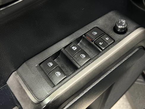 Used 2016 Toyota Tacoma SR5 w/ Towing Package RWD image 15