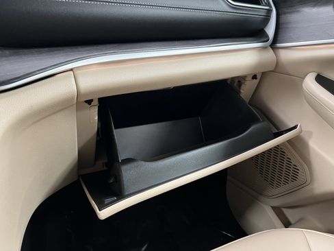 Used 2024 Jeep Grand Cherokee Limited image 48