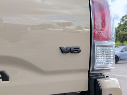 Used 2020 Toyota Tacoma TRD Off-Road w/ Technology Package AWD/4WD image 11