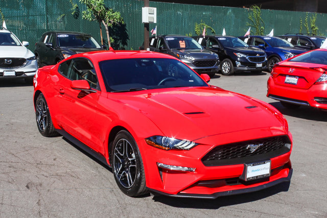 Used 2023 Ford Mustang Premium RWD image 3