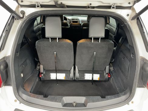 Used 2018 Ford Explorer XLT w/ Equipment Group 202A image 25