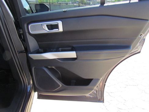 Used 2020 Ford Explorer Limited image 18