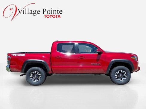 Used 2022 Toyota Tacoma TRD Off-Road AWD/4WD image 4
