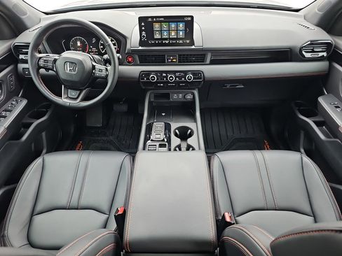 Used 2025 Honda Pilot TrailSport image 10