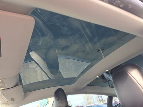 Used 2021 Tesla Model 3 Performance image 11