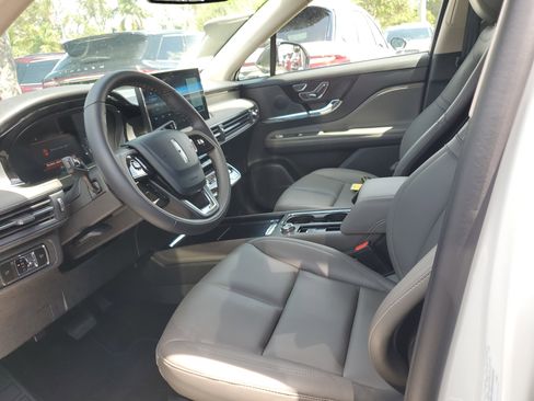 Certified 2025 Lincoln Corsair FWD image 11