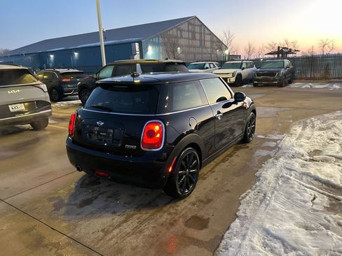Used 2018 MINI Cooper 2-Door Hardtop image 3