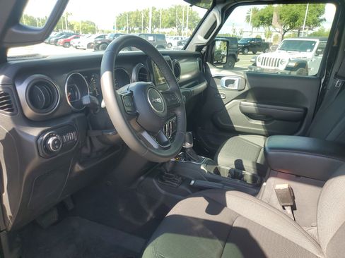 Used 2021 Jeep Gladiator Sport AWD/4WD image 10