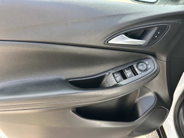 Used 2021 Buick Encore GX Preferred w/ Cold Weather Comfort Package FWD image 17