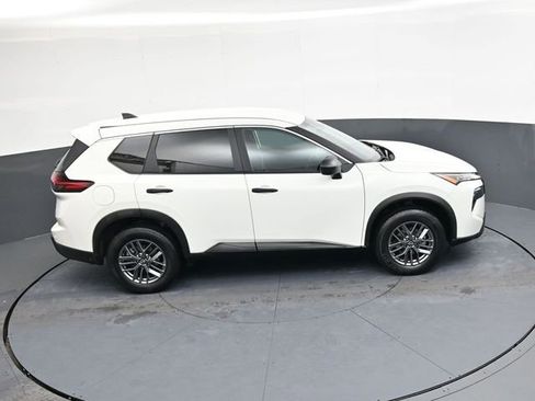 Used 2024 Nissan Rogue S image 22