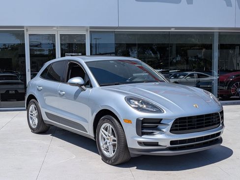 Certified 2019 Porsche Macan image 7