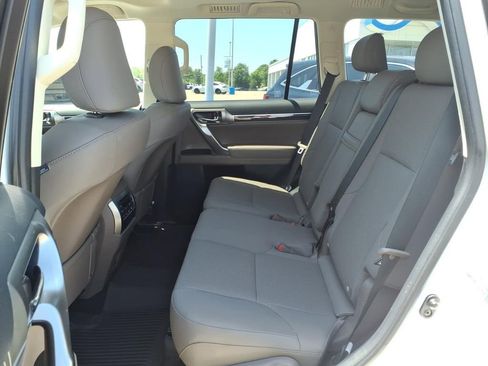 Used 2022 Lexus GX 460 Premium w/ Premium Package AWD/4WD image 6
