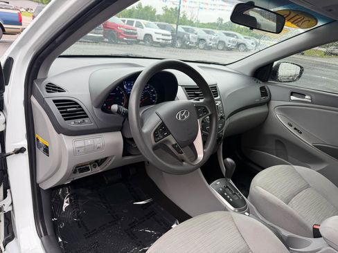 Used 2016 Hyundai Accent SE w/ Option Group 02 FWD image 12