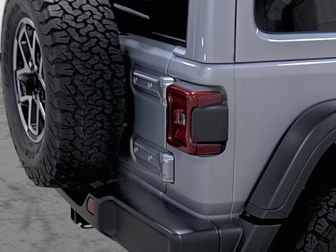 Used 2024 Jeep Wrangler Unlimited Rubicon AWD/4WD image 13